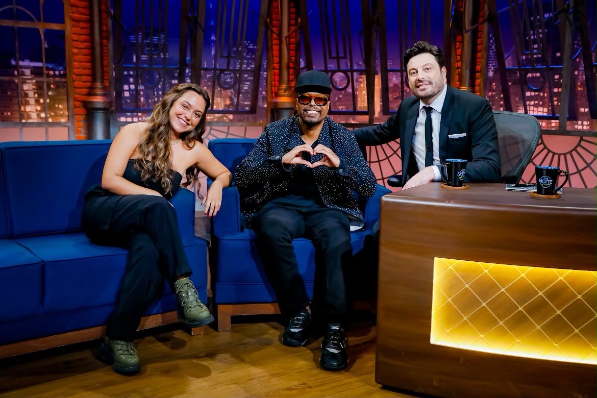 No palco do The Noite com Buchecha e Danilo Gentili